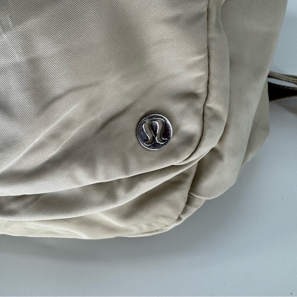 Lululemon Tan Everywhere
Backpack 22L - Picture 4 of 13